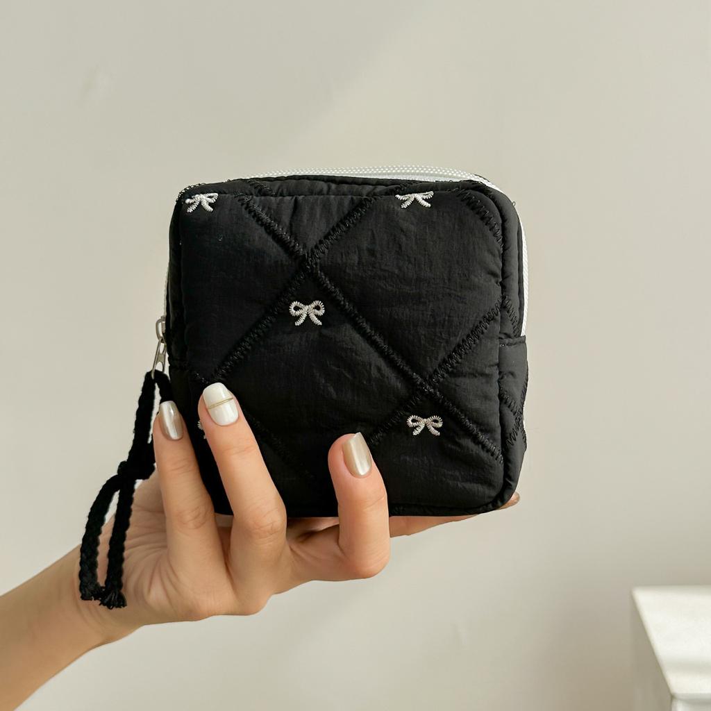 New Quilted Love Cosmetic Bag  Travel Portable Toiletry Bag  Lipstick Bag  Aunt Towel  Sanitary Napkin Storage Bag