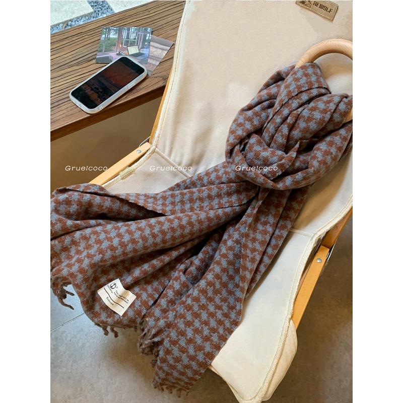 Autumn and winter contrasting color plaid scarf women's winter soft cotton comfortable warm student knitted fringed long shawl scarf tide