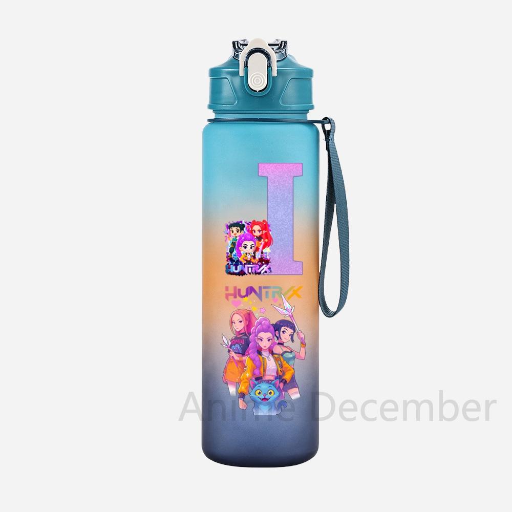 Anime K-Pop Lovci démonů A-Z Anglické písmeno Potisk Modrý hrnek na vodu Lovci démonů Velkoobjemová Venkovní Přenosná Láhev na pití pro Chlapce Dívku Dárek