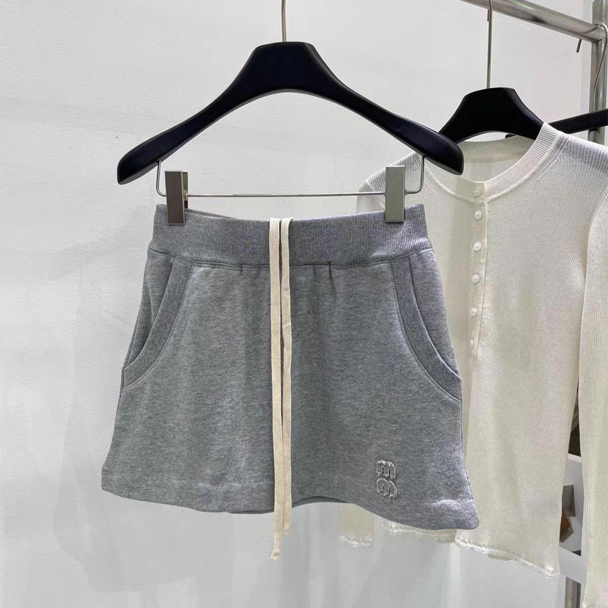 

Женская модная юбка миди: 24 Новые Весенне-Летние Аппликации с Буквами, Вышитый Логотип, Эластичная Талия, Кулиска. Large серый