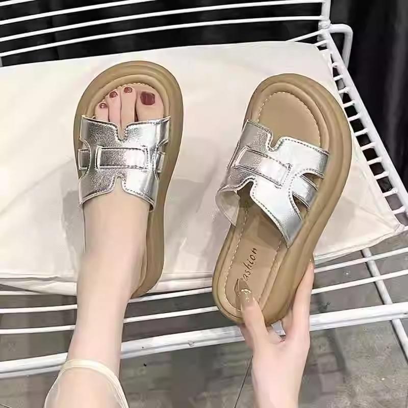 Thick-soled one-word slippers for women's summer wear 2025 new models with skirts French casual seaside beach sandals