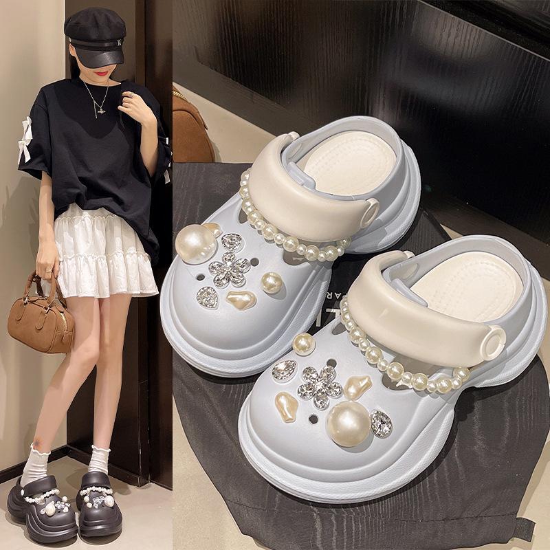 New 2025 pearl muffin bottom summer chain hole shoes versatile women wear fashion thick sole cool slippers Internet celebrity