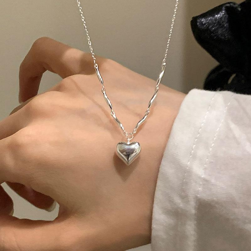 Niche Design Sense Love Wave Necklace Women'S Simple Light Luxury Elegant Fashion Exquisite Versatile Neck Chain Sweater Chain