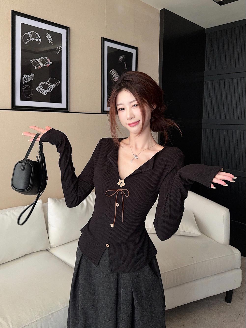 

Retro Bow V-Neck Long-Sleeve Women s Slimming Top - 2025 Autumn Collection M