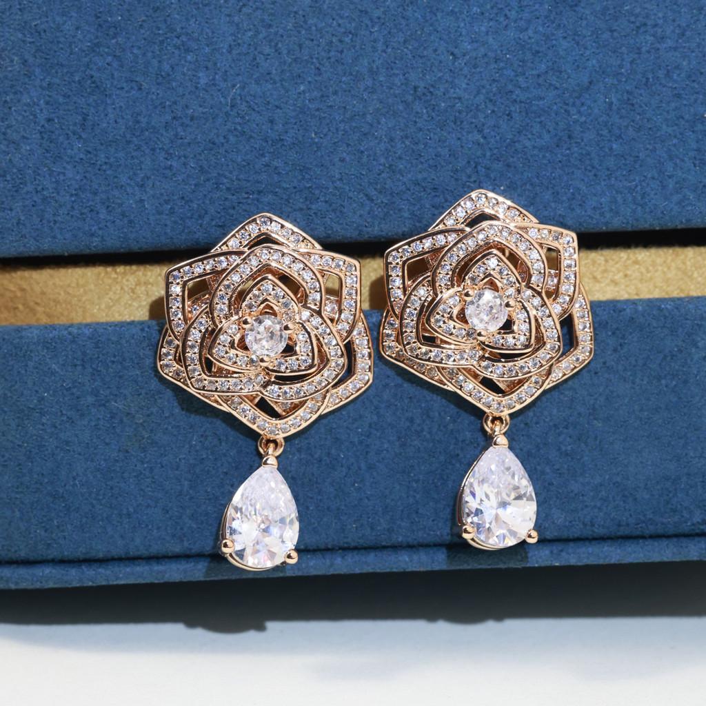 Flower Earrings Flying Saucer Earplugs, Electroplated High-quality and Exquisite Version Daily Dressing Aurous