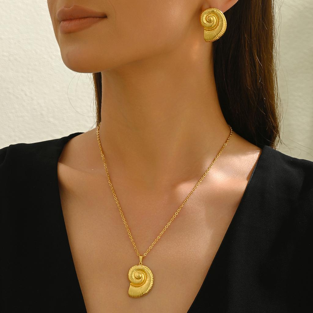 Fashion Ocean Wind Necklace Earrings Set Personalized Conch Metal Design Pendant Long Necklace Women