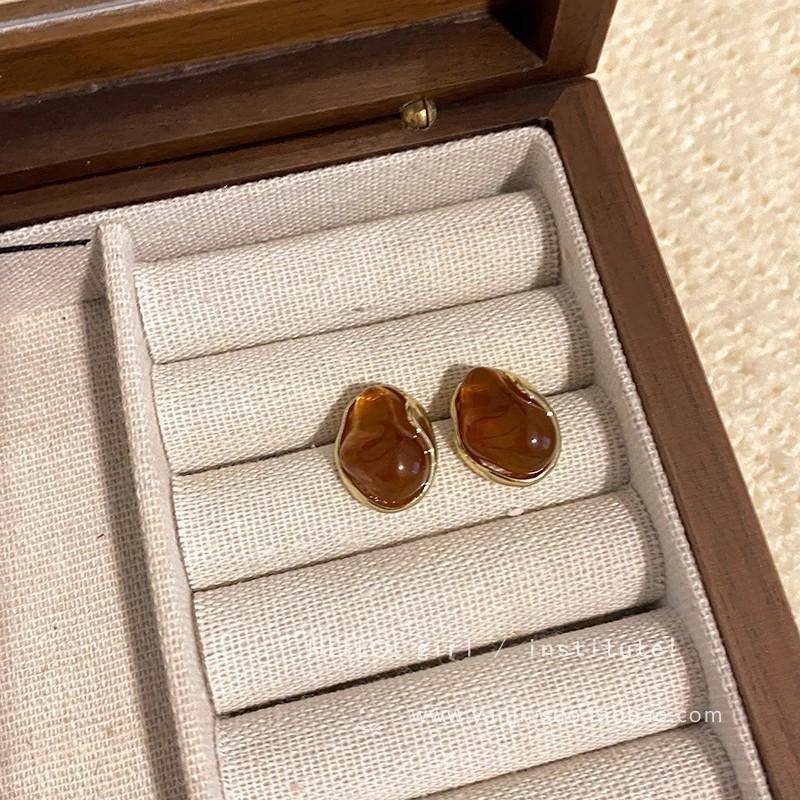 Popular Maillard Retro Coffee Earrings Women's Hong Kong Style Temperament High-end Earrings Internet Celebrity Same Ear Jewelry