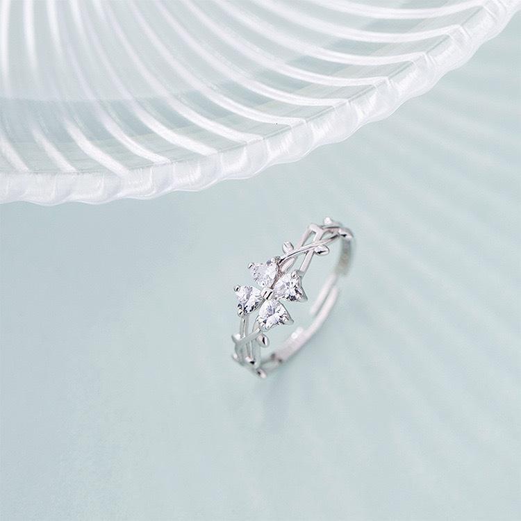 Inel la modă cu trifoi cu patru foi pentru femei, versiune coreeană, bijuterii de nișă cu temperament, personalitate versatilă, deschidere reglabilă, inel nou