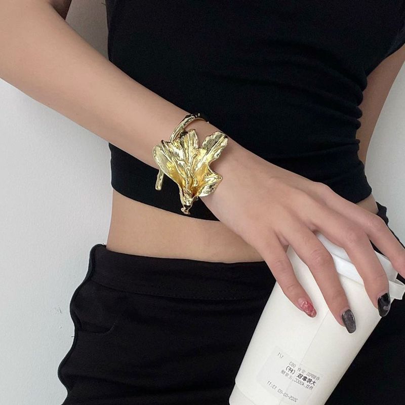 European and American Liquid Simple Luxury Smart Leaves Winding Elegant Bracelet Opening Exaggerated Metal Leaves Wrist Ring Women