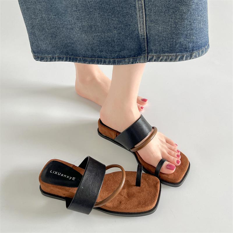 Fashion temperament retro French wedge heel one-word slippers women's summer wear 2025 new versatile Roman cool slippers