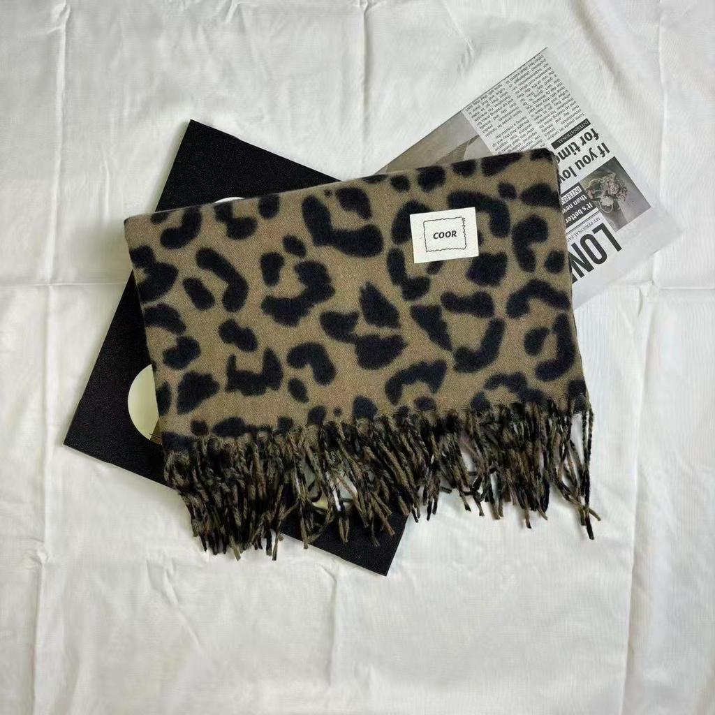 Vintage Y2K Leopard Print Scarf: Warm, Stylish, Versatile Shawl for Autumn/Winter