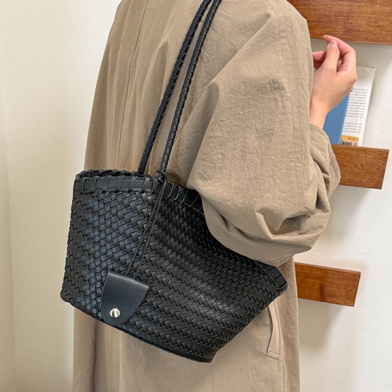 Large-capacity Woven Bag - Stylish Commuter Shoulder Bag with Hand-held Grocery Bag Feature