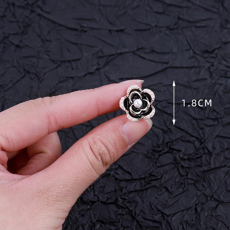 Luxury Animal-Themed Corsage: Elegant Holiday Gift for Women