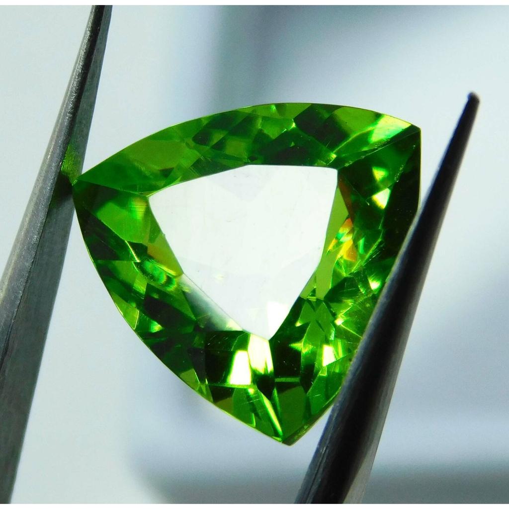9 Ct Natural Peridot Green Trillion Shape Loose Gemstone