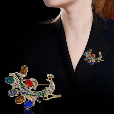 Modische Strassfarbene Pfau-Broschen für Damen Kleidung Mantel Schmuck Accessoires Geschenke