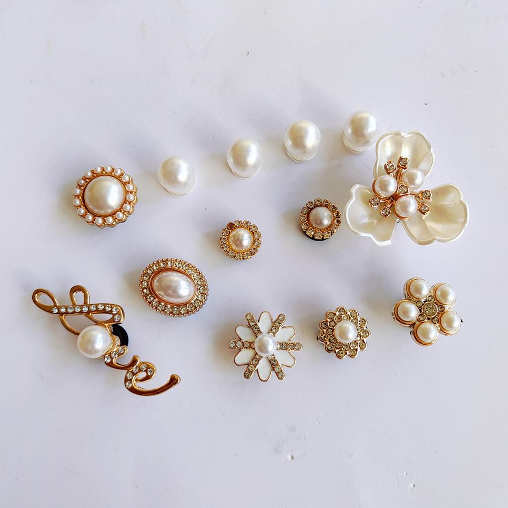New hole shoes DIY decorative buckle three-leaf pearl flower love letter brand removable pearl chain accessories