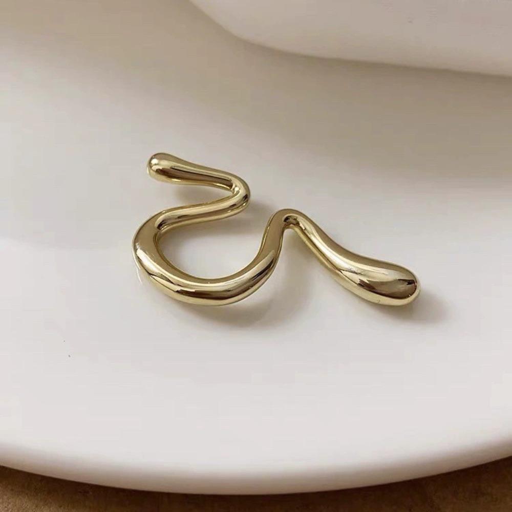Minimalisme Vloeibaar Metaal S-vormig Geen Piercing Clipoorbellen voor Vrouwen Cool Meisje Oor Cuff Modieus Statement Oorbellen Sieraden Cadeaus