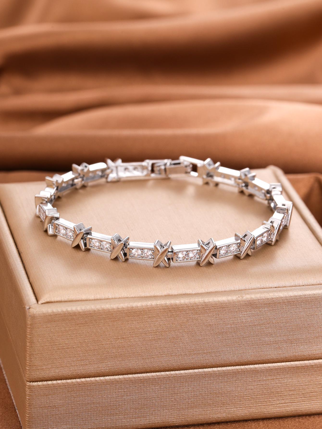 

Korean Style Zircon Bracelet - Elegant, Versatile Design for Women, Perfect for Any Occasion