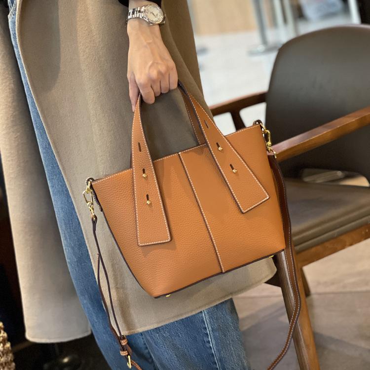 Genuine leather women s bag, niche texture handbag tote bag, large capacity bag, high-end feel crossbody bag, cowhide s коричневый