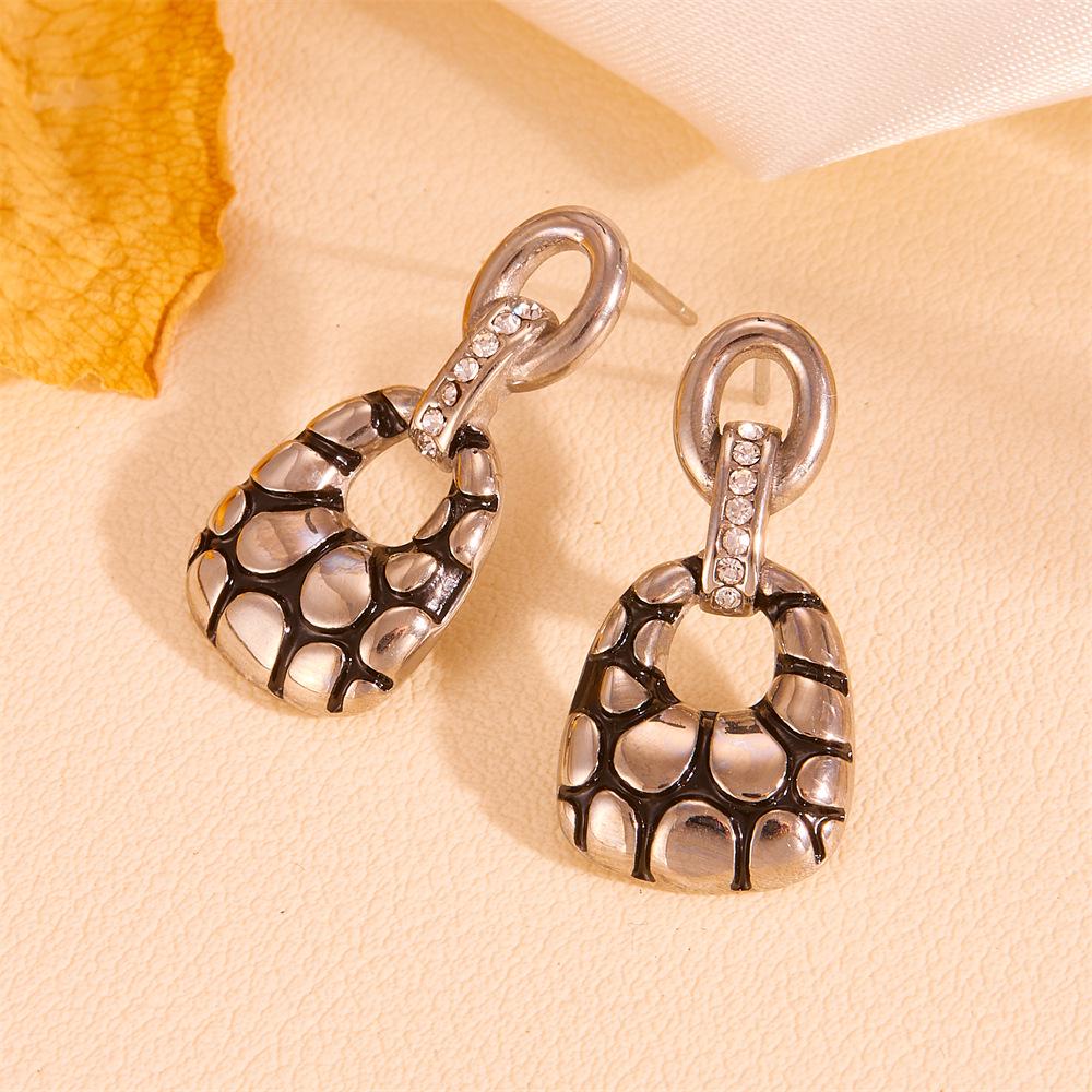 Colorfast Stainless Steel Turtle Shell Stud Earrings with Diamonds, Fashionable 18K Gold-Plated Titanium.
