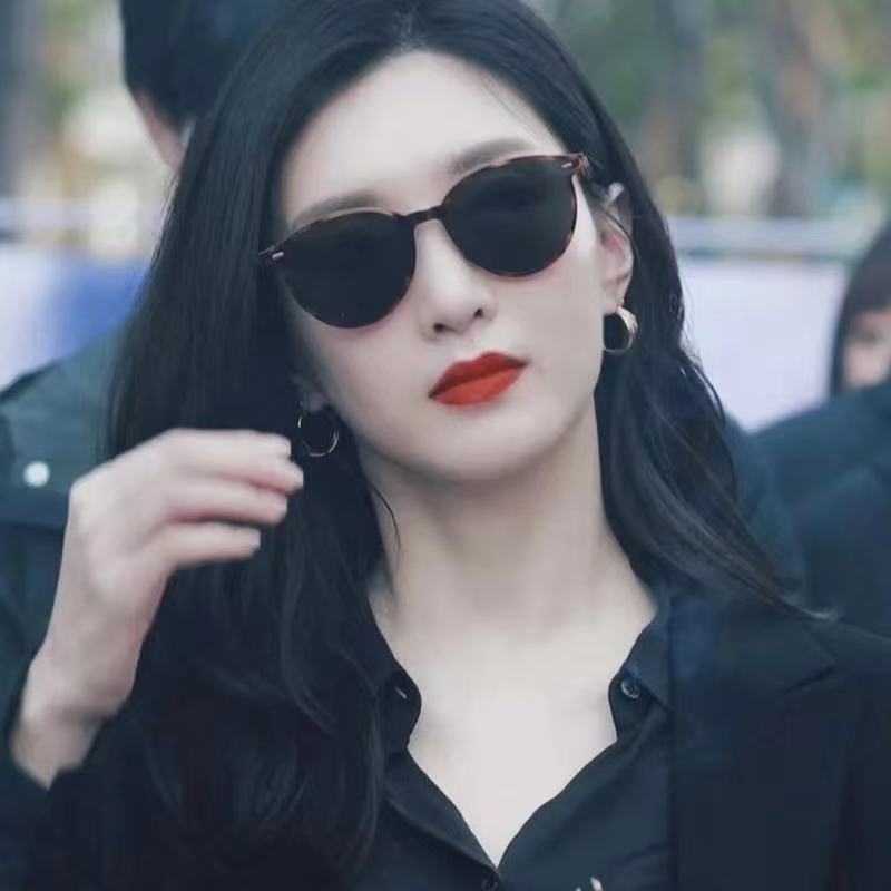 Модные женские солнцезащитные очки без оправы — фото 5