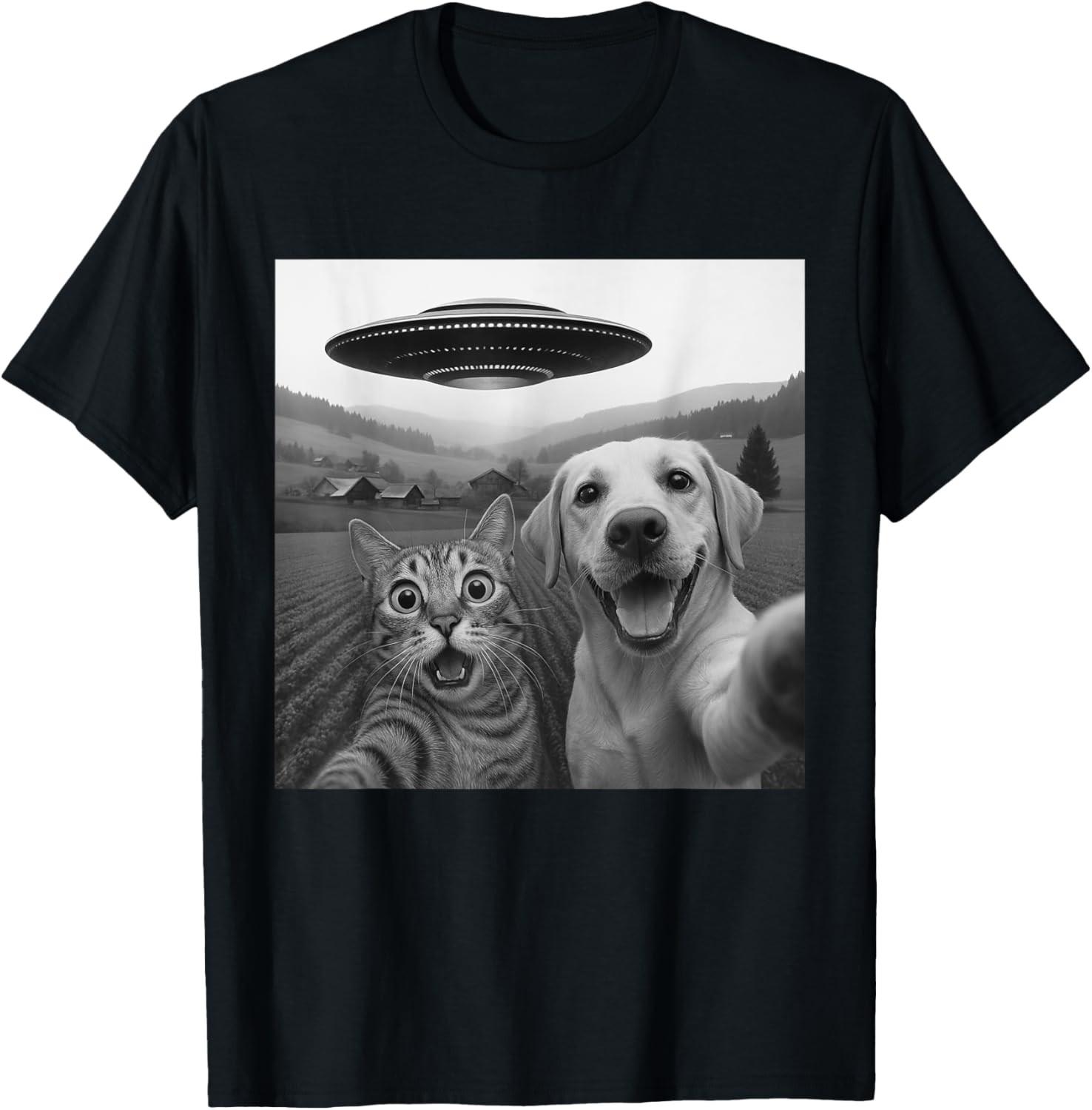 Dog Cat Selfie with Alien UFO Funny Pet Lovers Cute Present Unisex T-Shirt XXL