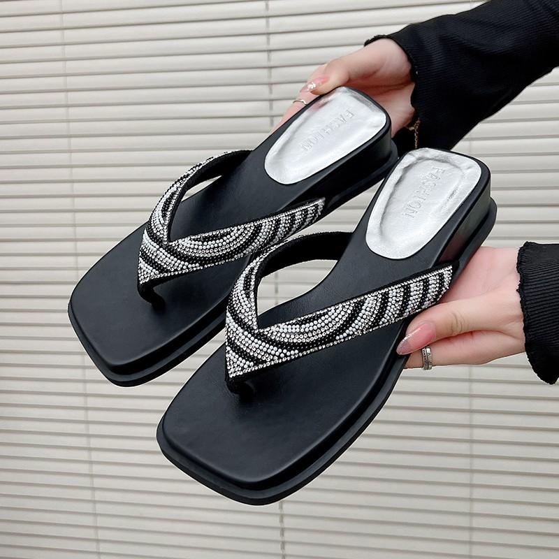 Fashion New Summer 2025 Rhinestone Thick-soled Flip-flops for Women, Fashionable Flip-flops with Toe Clippers for Summer Wear