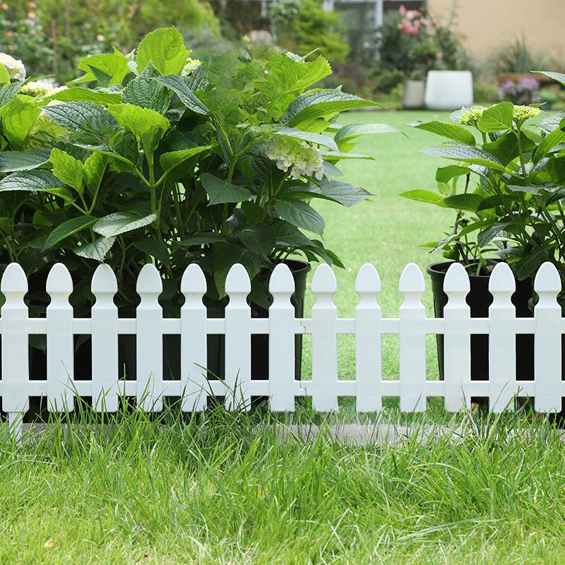 Gartenzaun aus Kunststoff im europäischen Stil