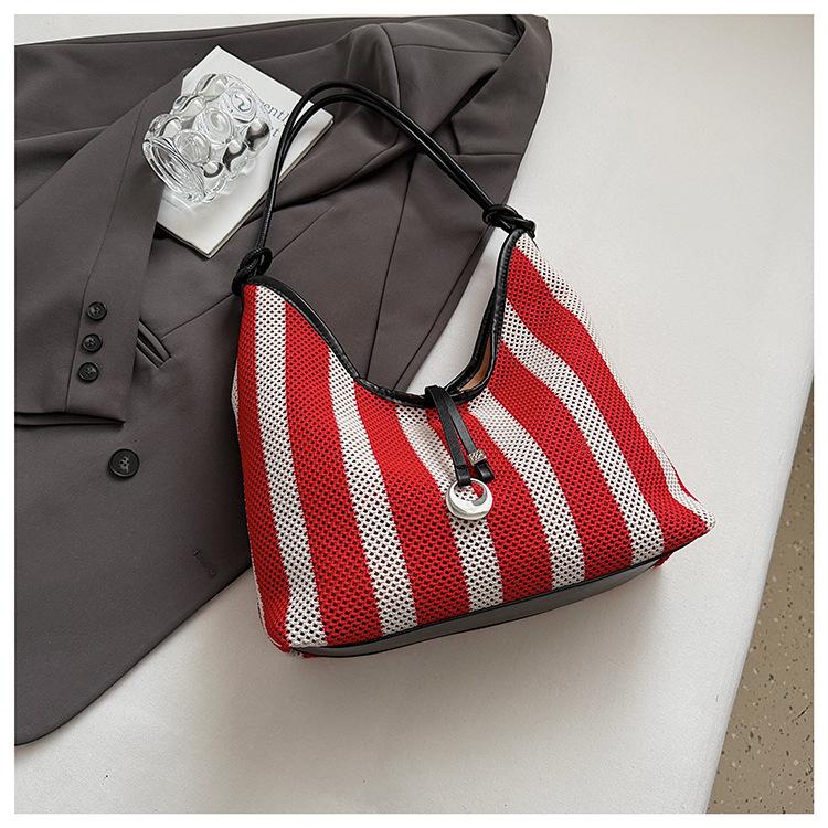 Striped woven underarm large bag women's 2025 new leisure large-capacity tote bag leisure vacation straw bag tide