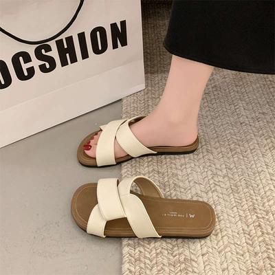 Retro Niche Flat-bottomed Slippers Women's Summer 2025 New French Soft-soled Outer Wear Ins Beach Cross Sandals