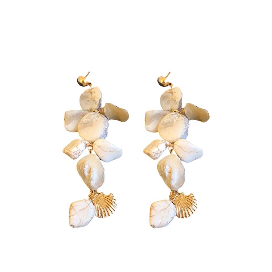 Silver needle irregular geometric shell fringed earrings European and American fashion simple earrings holiday style niche earrings