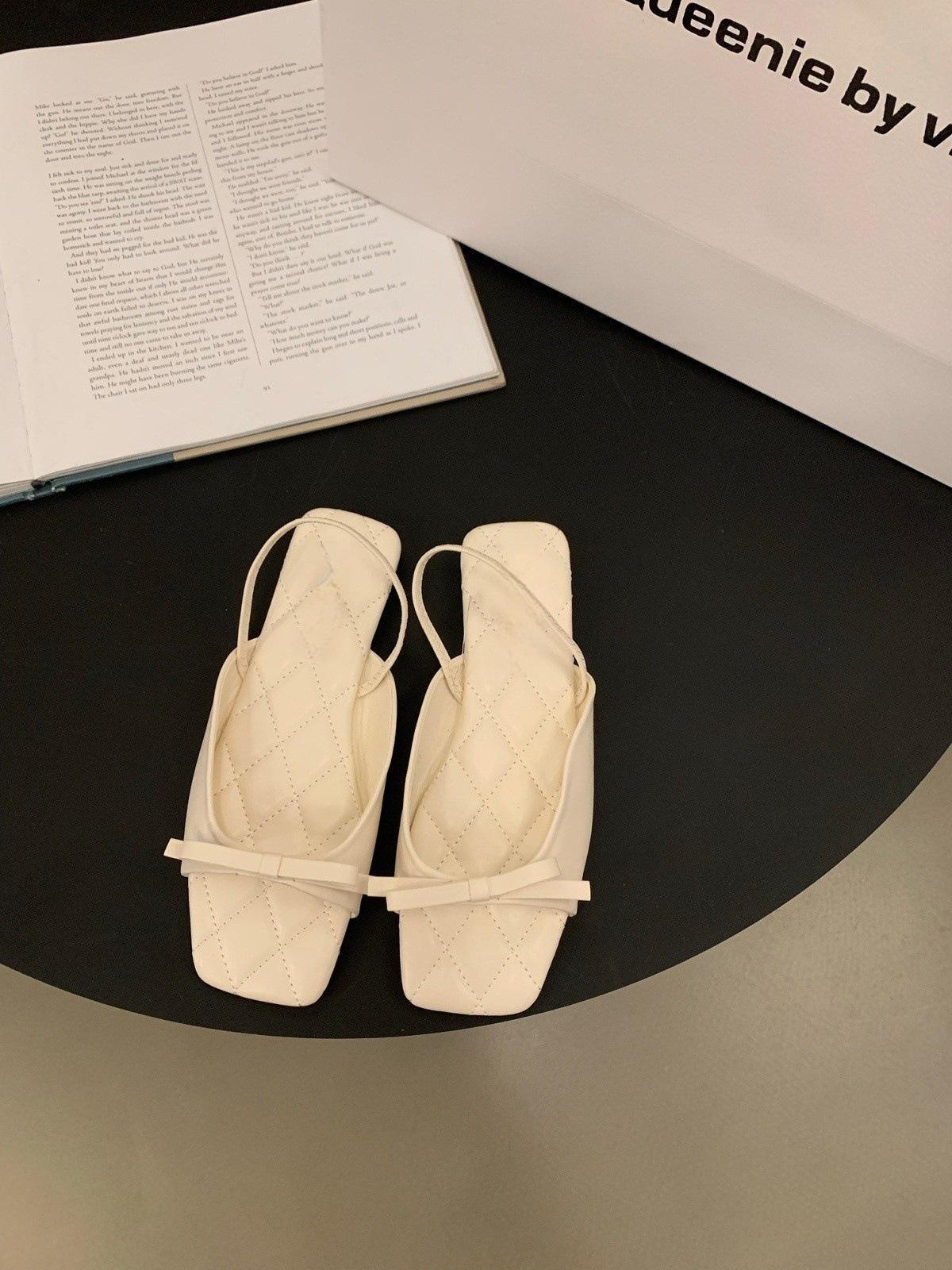 

Niche French black open-toed sandals women s shoes 2025 new summer bow soft-soled beach Roman shoes 40