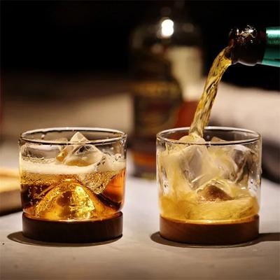 Transparentes Berg-Whiskyglas mit Holzfuß Kreatives Hitzebeständiges Bierglas Wein Wasser Teetassenset Bar Trinkgeschirr T7X8