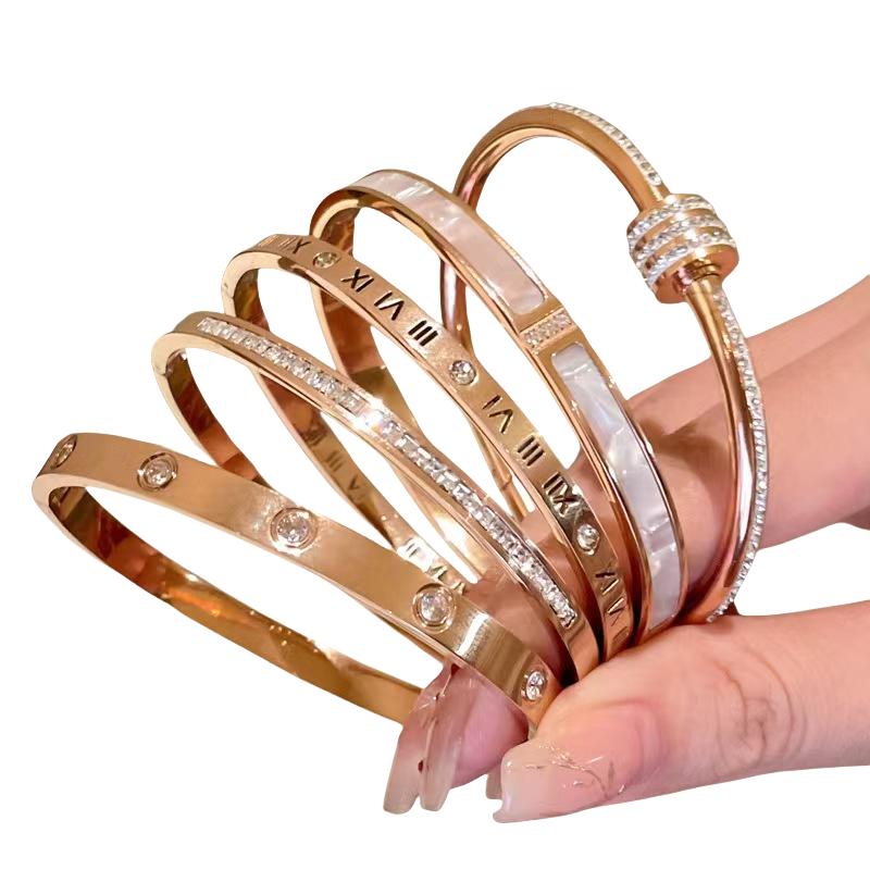 Golden Womens Bracelet Titanium Jewelry 18K Gold-plated Waterproof Rust Proof Non Color Changing Mens and Womens Couple Jewelry