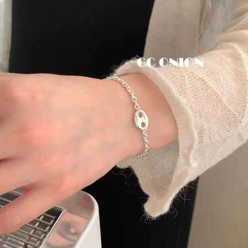 Bracelet Perle Irregulière Forme Spéciale Française Bracelet Femmes Niche Luxe Léger Exquis Doré Demi-Bracelet Bracelet Accessoires