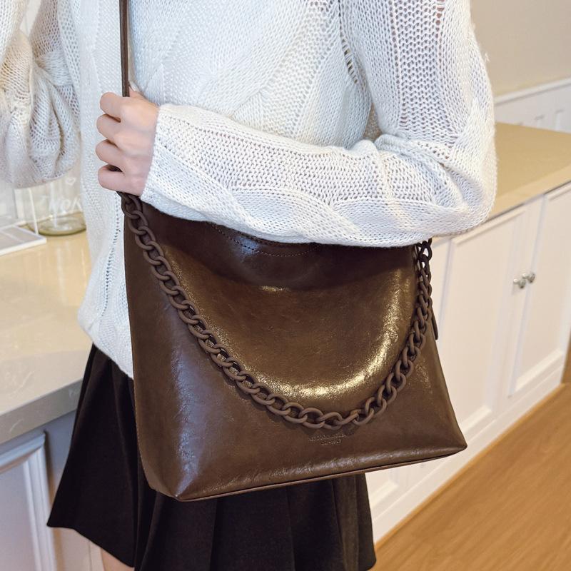 Retro bag women's large capacity 2025 new autumn and winter versatile chain shoulder messenger bag casual commuter tote bag