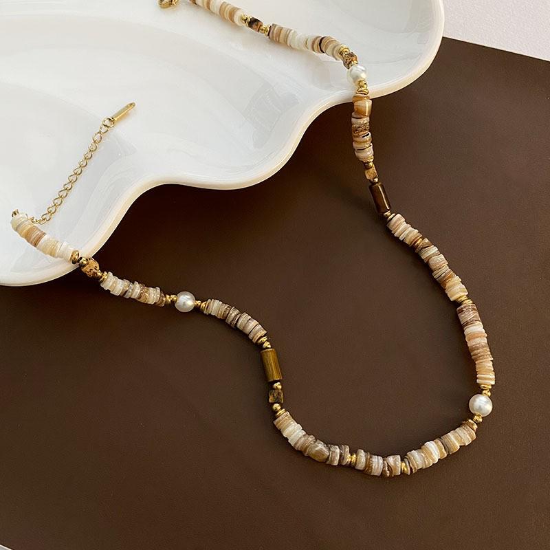 Handgefertigte Perlen-Titanstahl-Schlüsselbein-Kette mit Erdbeerquarz-Anhänger - Leichter Luxus-Stil, Anlaufgeschützt.