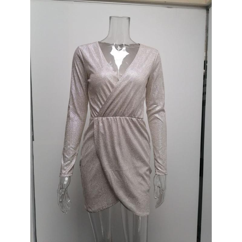 Dámské minišaty s dlouhým rukávem a výstřihem do V z korálků