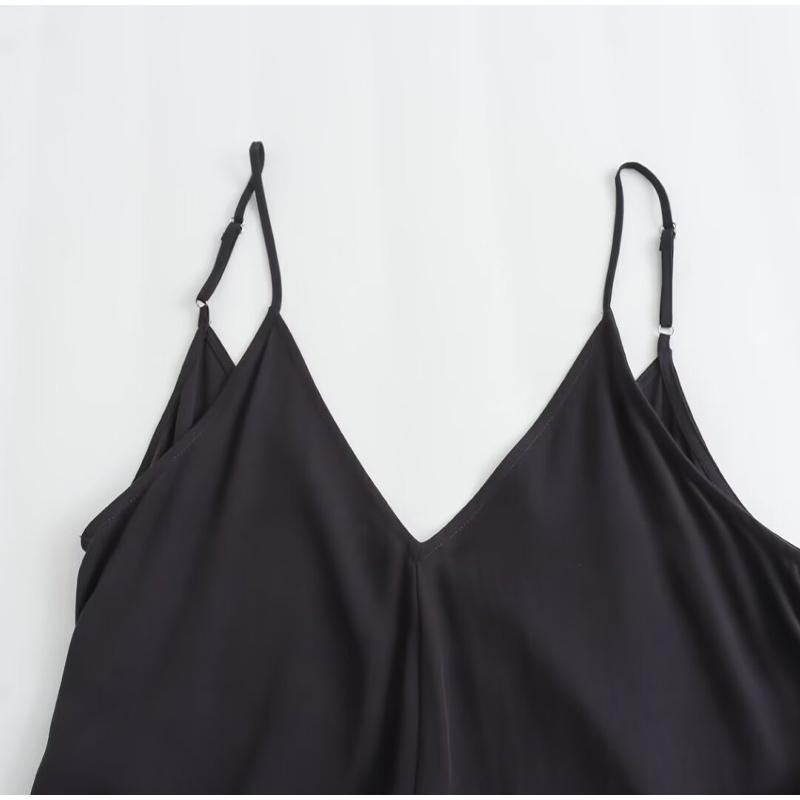 Элегантное однотонное женское платье-слинг с V-образным вырезом — фото 9