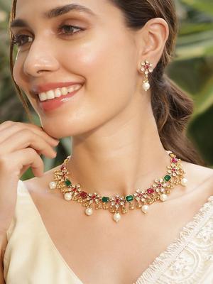 Conjunto de collar con rubíes y esmeraldas, chapado en oro de 22 kt, y perlas blancas y circonitas cúbicas para mujeres y niñas. Ideal para fiestas y bodas.