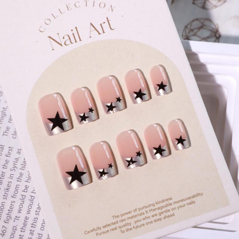 Quadratische Aufklebenägel Stern Falsche Nägel Aufklebenägel in 12 Größen, 24 Stück Französische Nagelspitzen für DIY Nagelkunst Dekorationen