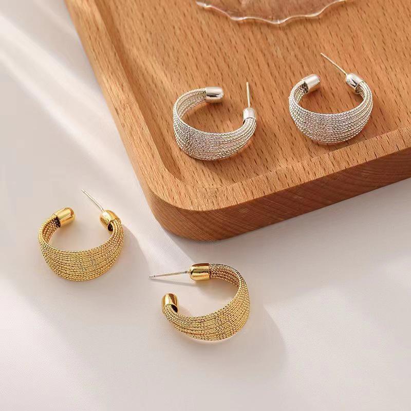 European Retro C-shaped Statement Earrings - Exquisite, Versatile, and Luxurious Jewelry