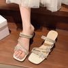 Pantofole cool europee e americane da donna nuove estive intrecciate a strisce sottili punta quadrata tacco medio traforate sandali con tacco alto