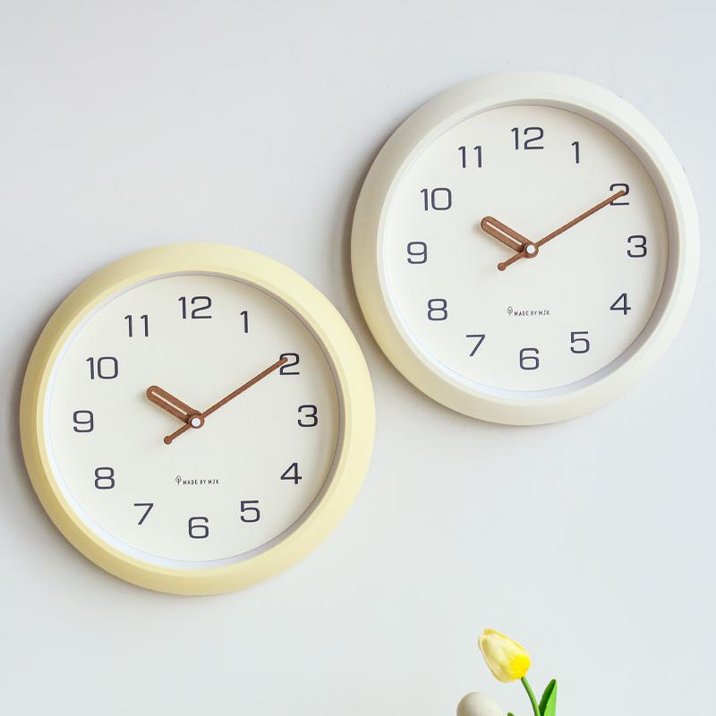 Clock Simple Cream Wind Wall Clock Living Room Home 2025 New Fashion Silent Clock Wall Hanging Creative
