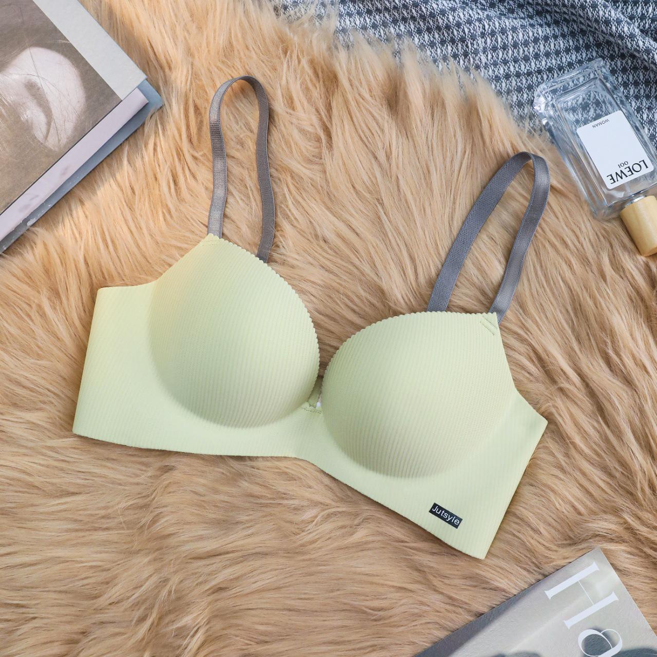 

«Бесшовный бюстгальтер без косточек для женщин с маленькой грудью»: Собирает грудь по бокам, предотвращает образование подгрудных складок, обеспечивает комфорт.