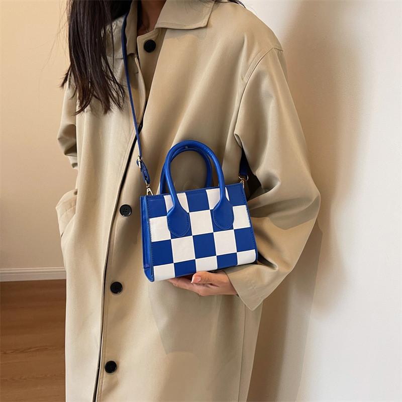 Chic Fashionable Small Square Shoulder Bag For Women Perfect For Everyday Use