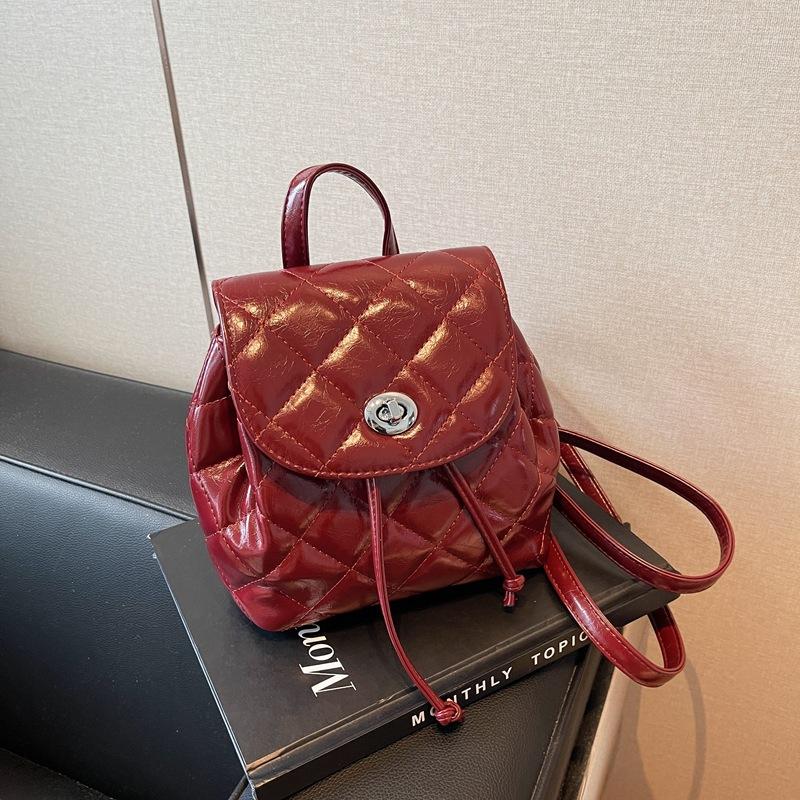 

Ромбовидная вышивка нить ретро маленькая сумка женский 2025 новый рюкзак премиальная текстура рюкзак бордовый