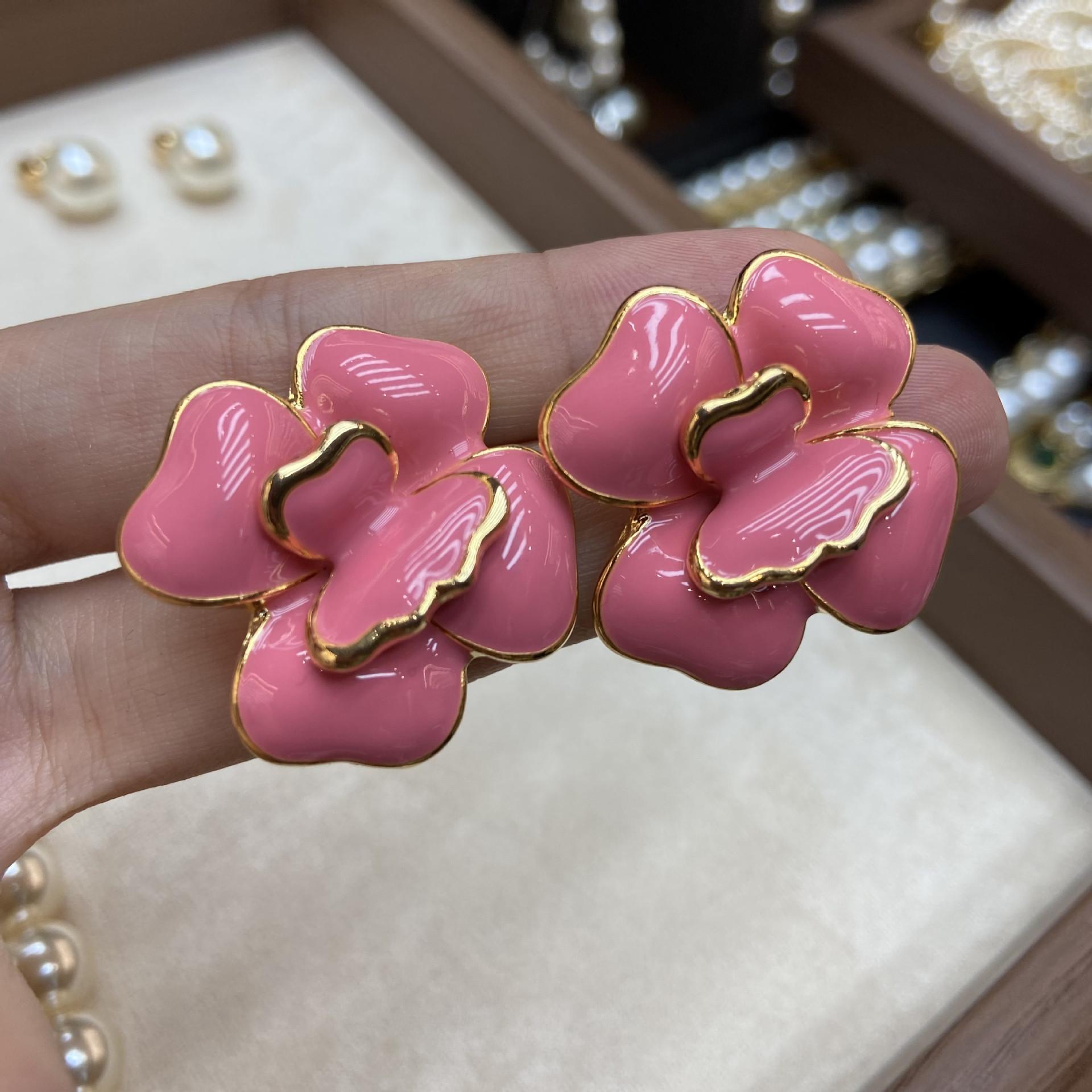 Medieval Premium Pink Camellia Multi-Layer Neck Chain Necklace Drip Oil Enamel Color Flower Stud Earrings Set