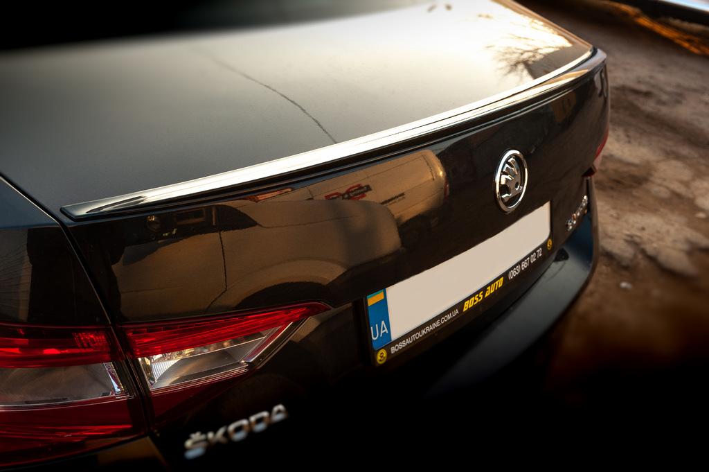 Спойлер LIP (Sunplex, черный) (119,2см* 7,3см) для Skoda Superb 2015-2024 гг
