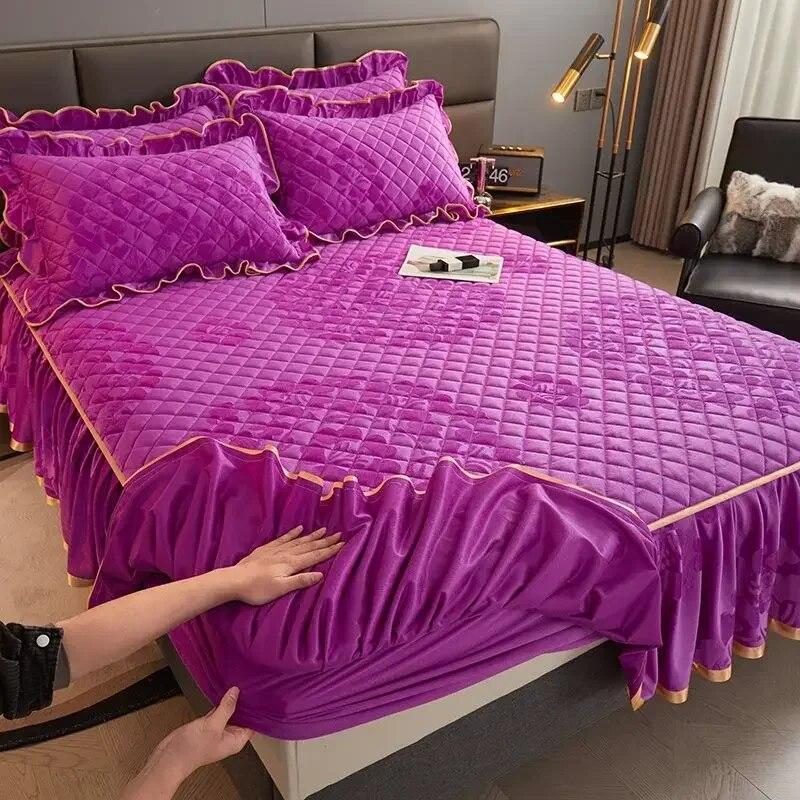 

Простыня с мягкой подкладкой из молочного бархата и края юбки, утолщенный бархатный хрустальный пылезащитный полностью завернутый матрас, защитный чехол 3 Pcs 160x200cm